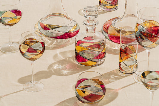 Discover how to pair different types of wine with hand-blown glassware to transform any dinner into an unforgettable experience. From the robust body of a red to the delicacy of a white, learn the art behind the perfect choice of glasses.